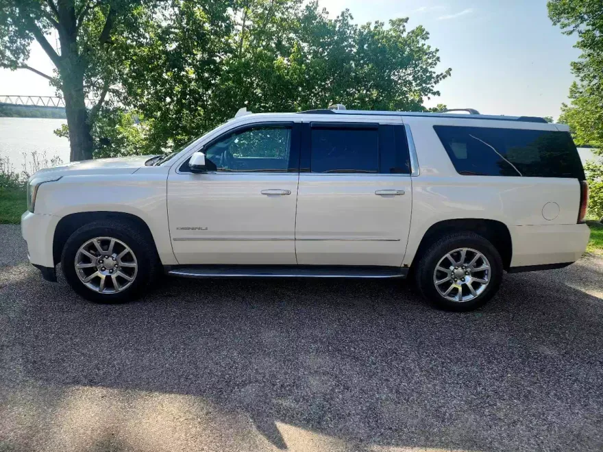 2016 Gmc Yukon XL Denali photo 1