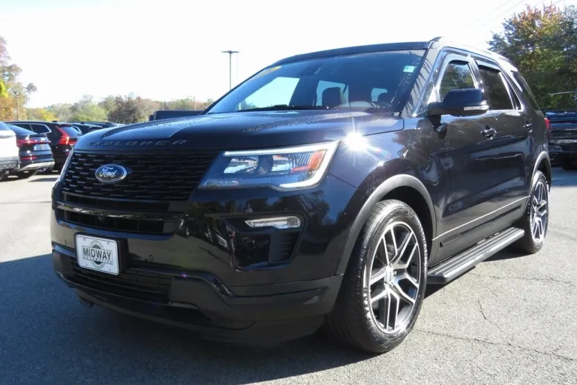 2019 Ford Explorer Sport photo 1