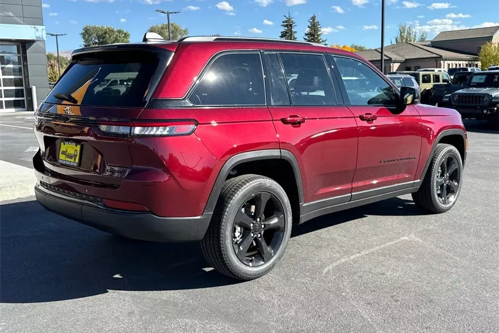 2025 Jeep Grand Cherokee Limited photo 1