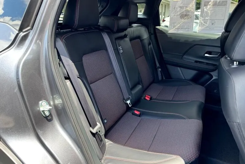 2025 Nissan Kicks SR photo 1