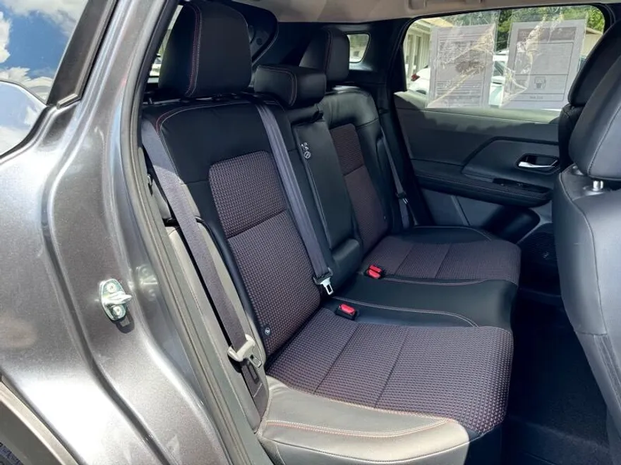 2025 Nissan Kicks SR photo 1