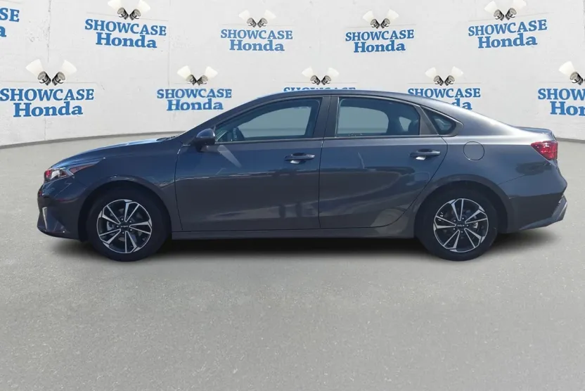 2024 Kia Forte LXS photo 1