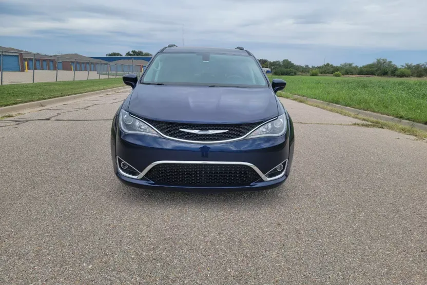 2017 Chrysler Pacifica Touring Plus photo 1