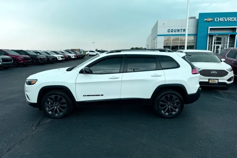 2021 Jeep Cherokee 80th Anniversary Edition photo 1