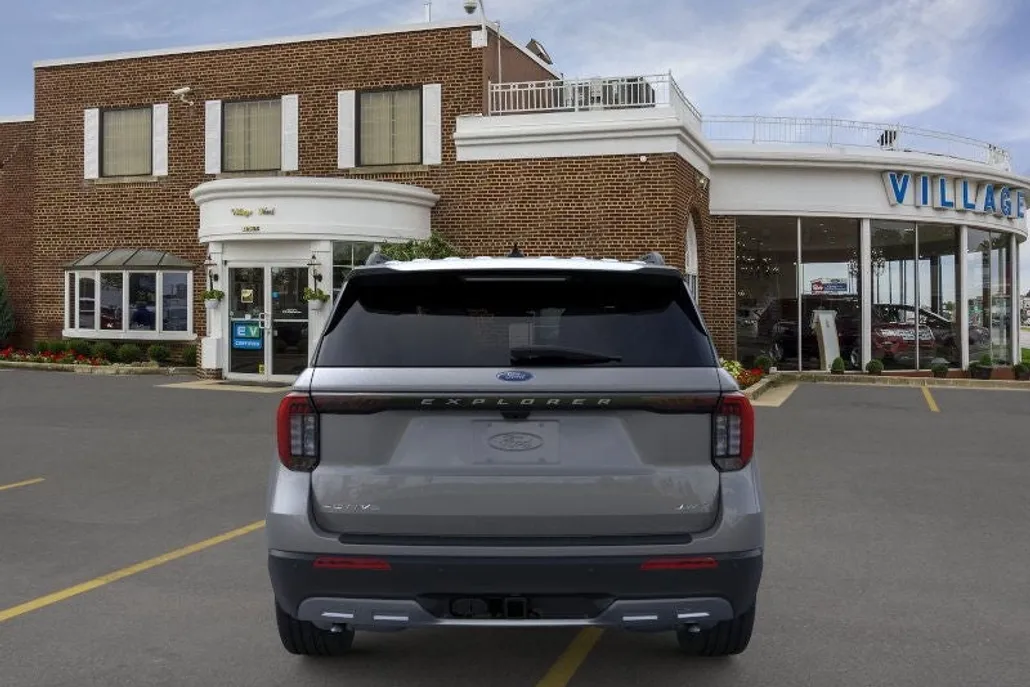 2025 Ford Explorer photo 1