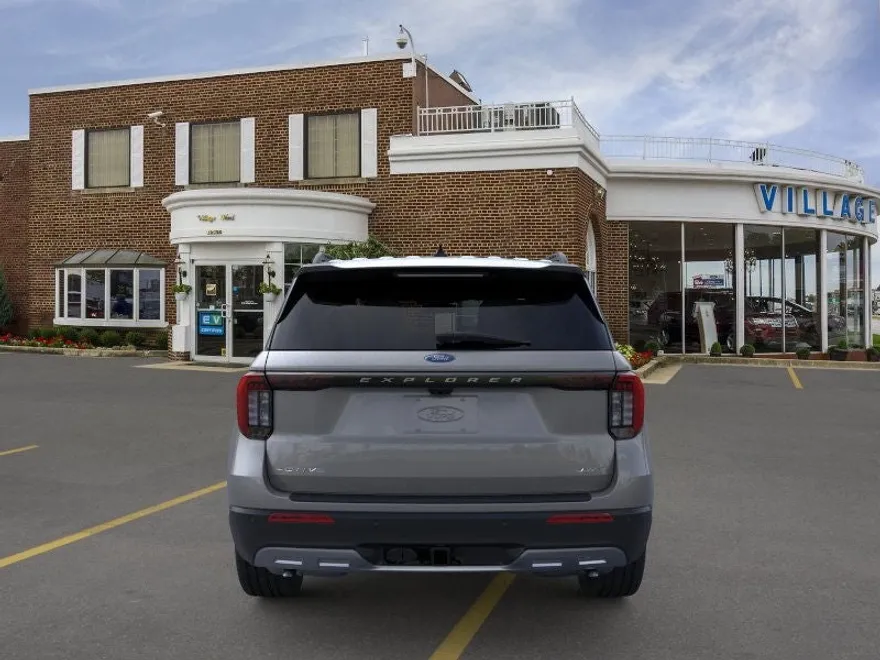 2025 Ford Explorer photo 1