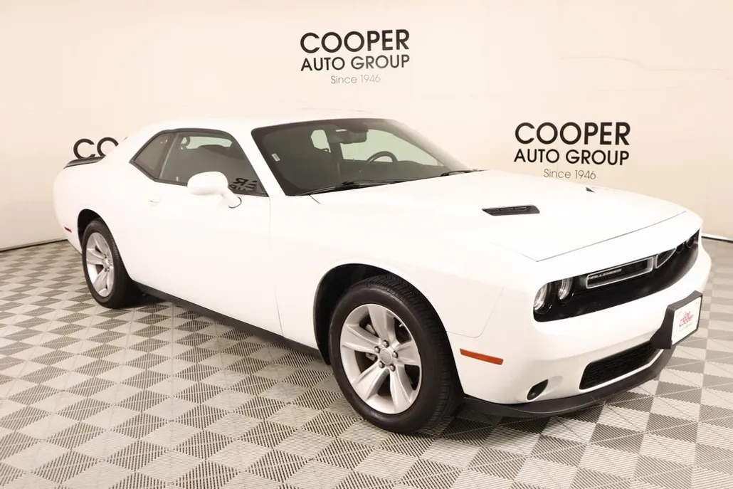2023 Dodge Challenger SXT photo 1
