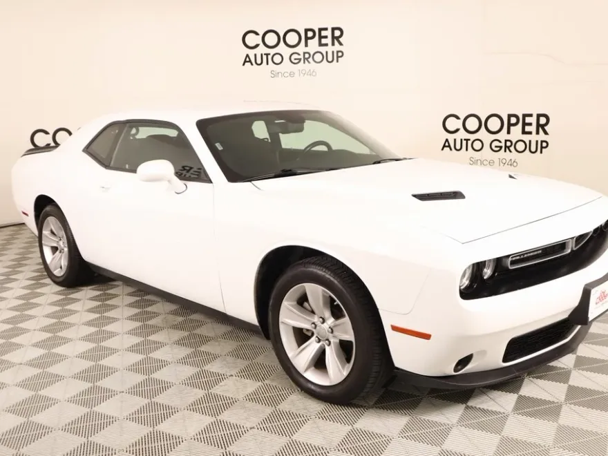 2023 Dodge Challenger SXT photo 1