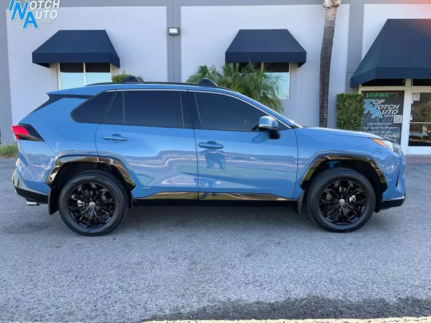 2022 Toyota RAV4 Hybrid SE photo 1