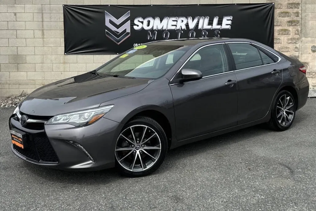 2016 Toyota Camry XSE V6 photo 1