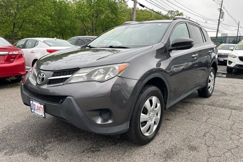 2014 Toyota RAV4 LE photo 1
