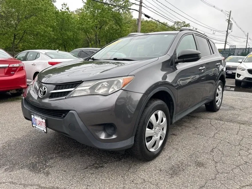 2014 Toyota RAV4 LE photo 1