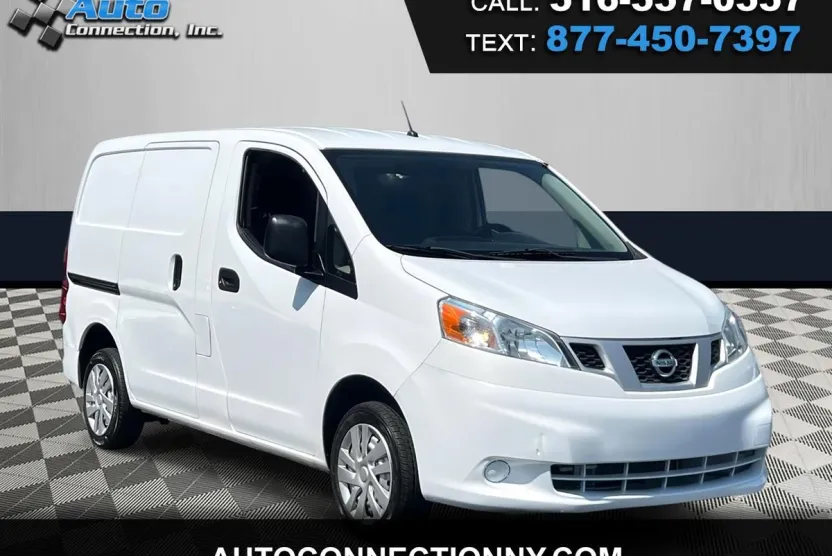 2017 Nissan NV200 S photo 1