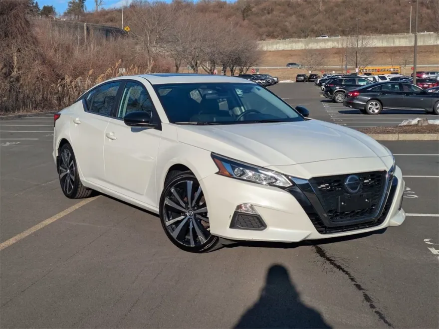 2021 Nissan Altima 2.5 SR photo 1