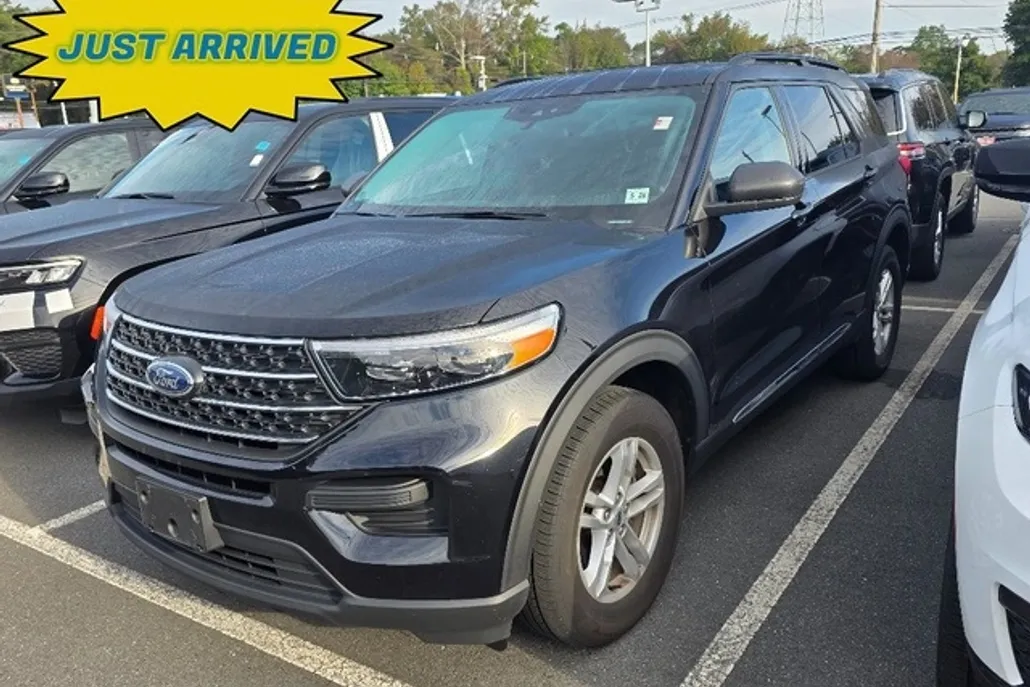 2023 Ford Explorer XLT photo 1