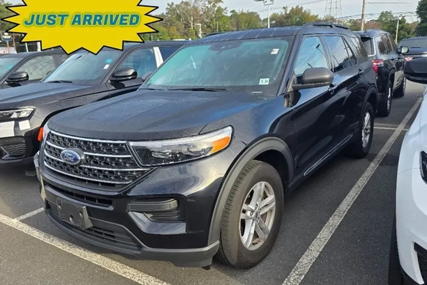 2023 Ford Explorer XLT photo 1