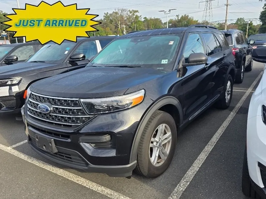 2023 Ford Explorer XLT photo 1