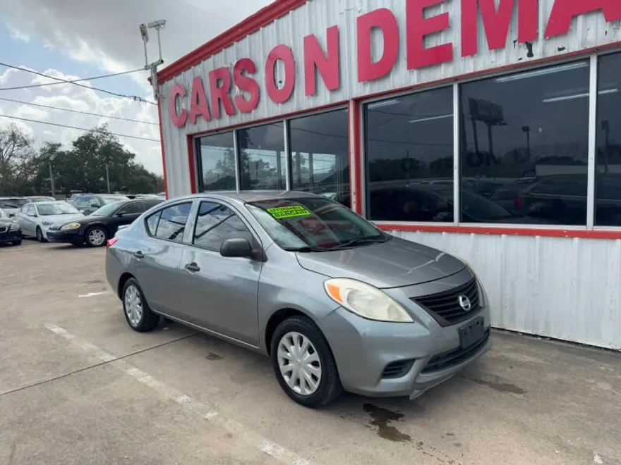 2014 Nissan Versa 1.6 S photo 1