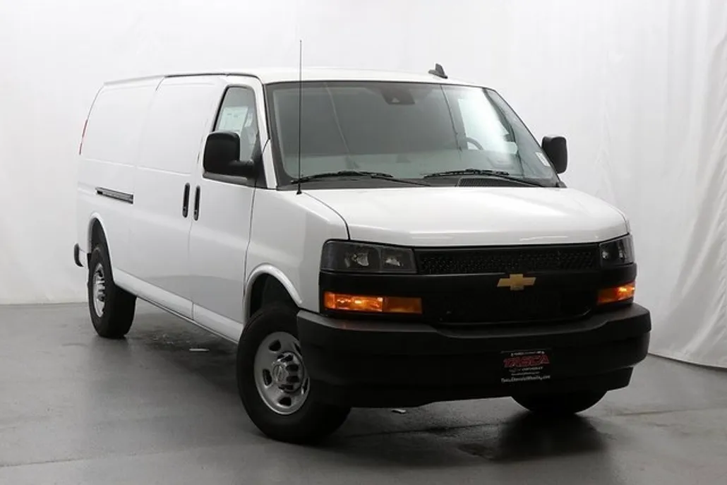 2025 Chevrolet Express Cargo 3500 photo 1