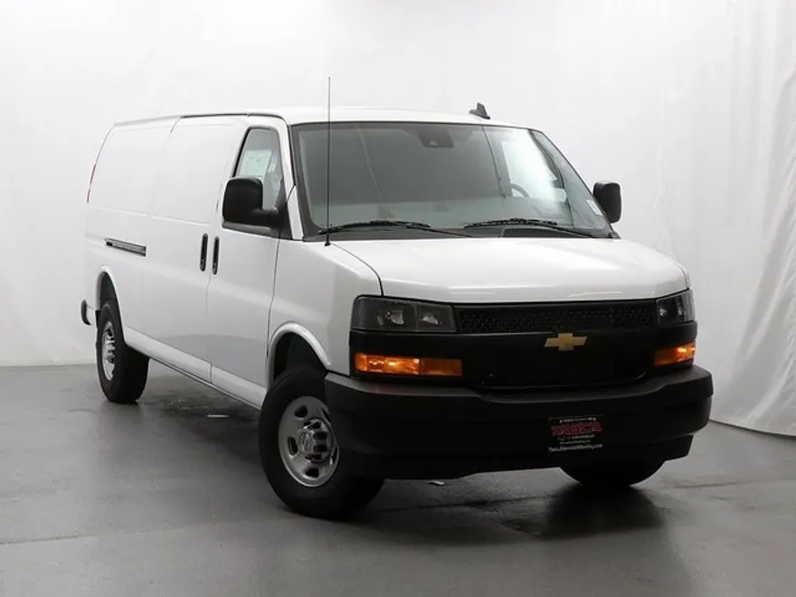 2025 Chevrolet Express Cargo 3500 photo 1