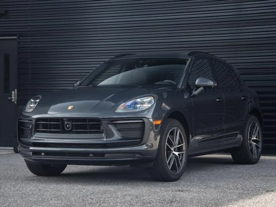 2025 Porsche Macan photo 1
