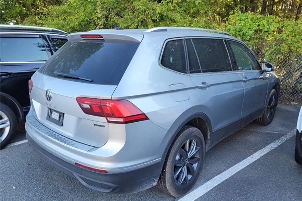 2022 Volkswagen Tiguan SE photo 1