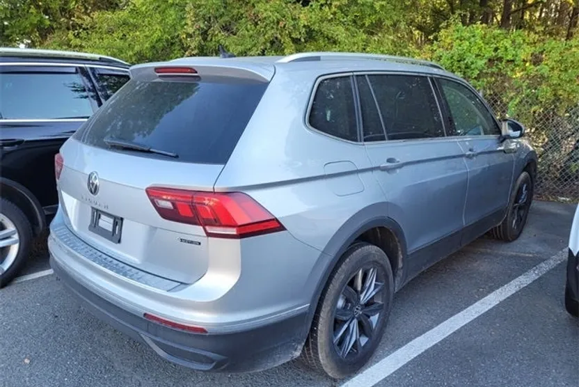 2022 Volkswagen Tiguan SE photo 1