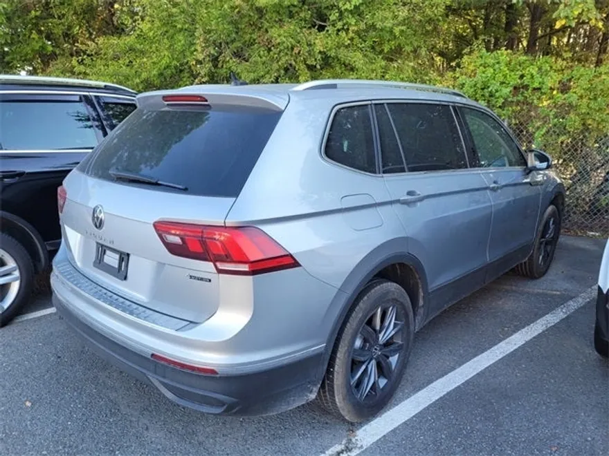 2022 Volkswagen Tiguan SE photo 1