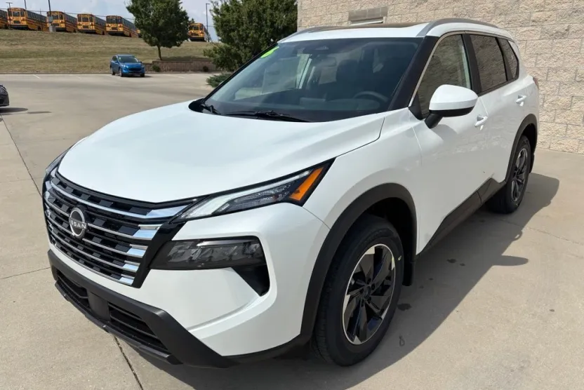 2026 Nissan Rogue SV AWD photo 1