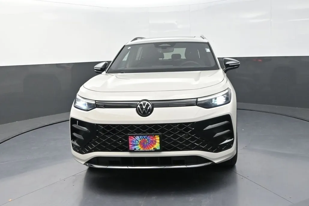 2025 Volkswagen Tiguan SE R-Line Black photo 1