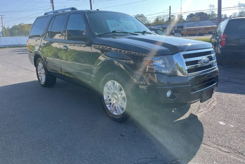 2013 Ford Expedition Limited photo 1