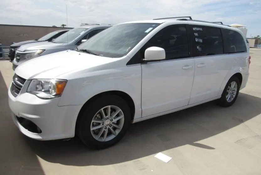 2020 Dodge Grand Caravan SXT photo 1