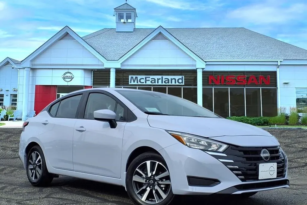 2025 Nissan Versa 1.6 SV photo 1