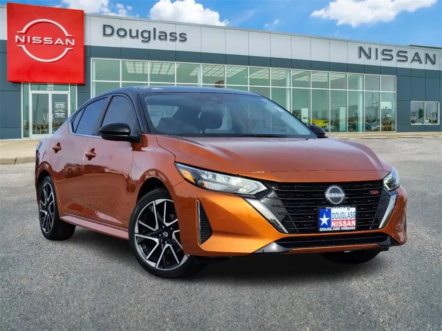 2025 Nissan Sentra SR photo 1