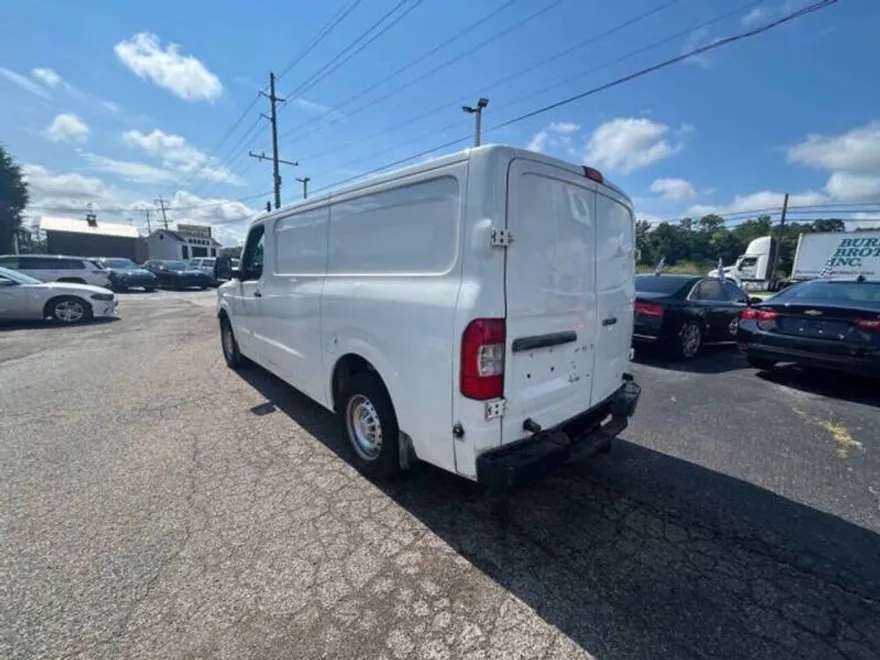 2016 Nissan NV2500 HD S photo 1