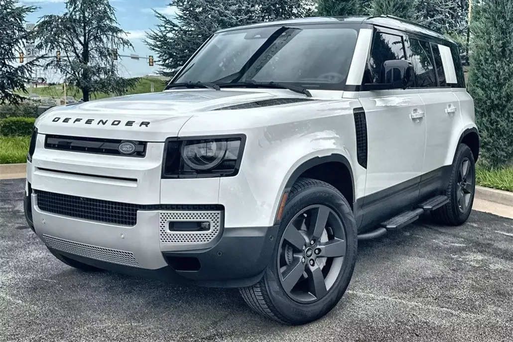 2025 Land Rover Defender 110 S photo 1