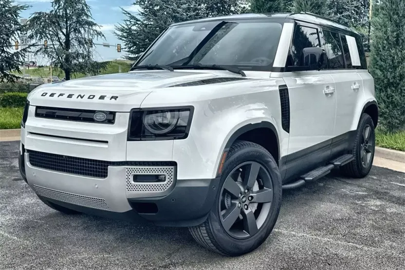 2025 Land Rover Defender 110 S photo 1