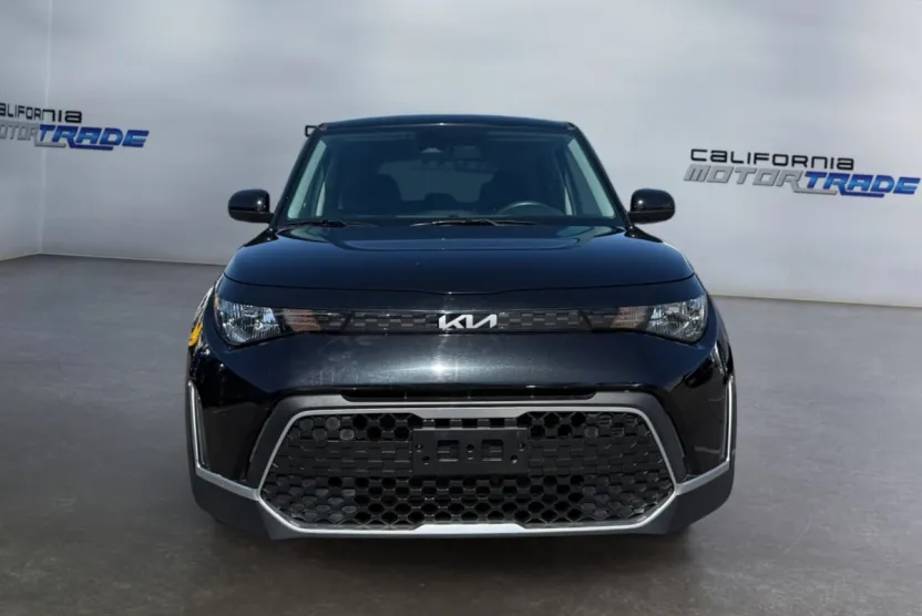 2023 Kia Soul LX photo 1