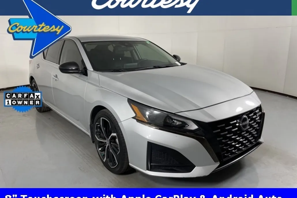 2023 Nissan Altima 2.5 SR photo 1