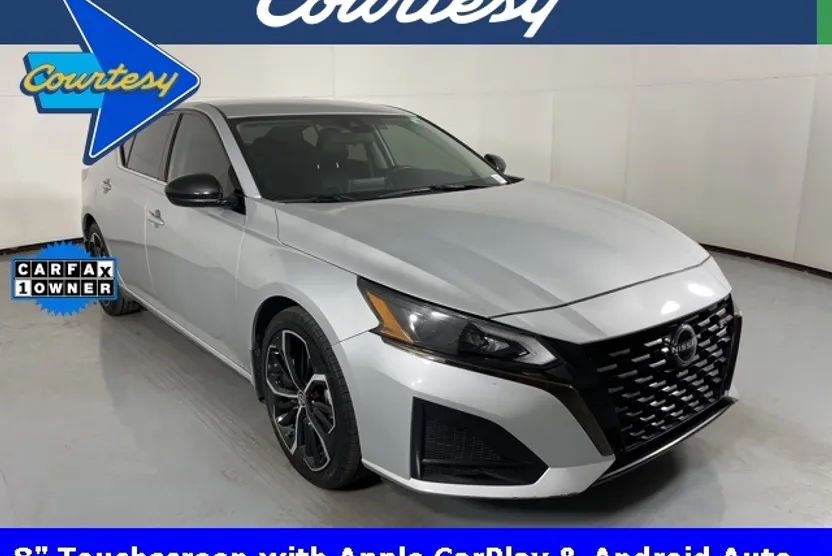 2023 Nissan Altima 2.5 SR photo 1