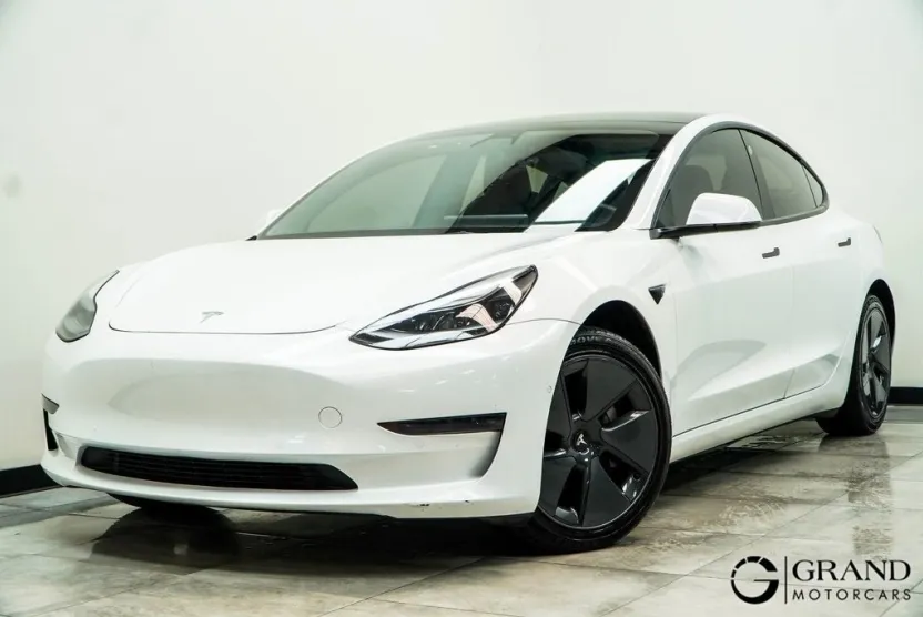 2021 Tesla Model 3 Standard Range Plus photo 1