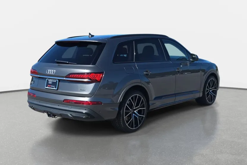 2021 Audi Q7 Prestige photo 1