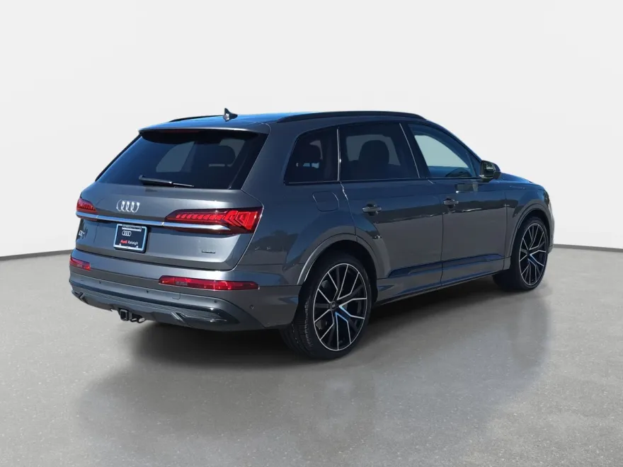 2021 Audi Q7 Prestige photo 1