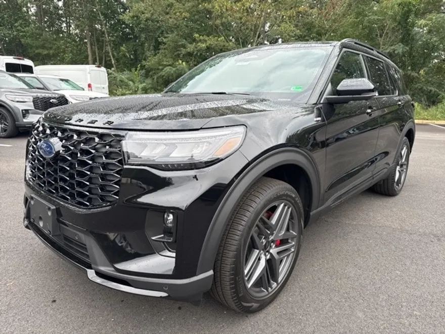 2025 Ford Explorer ST-Line photo 1