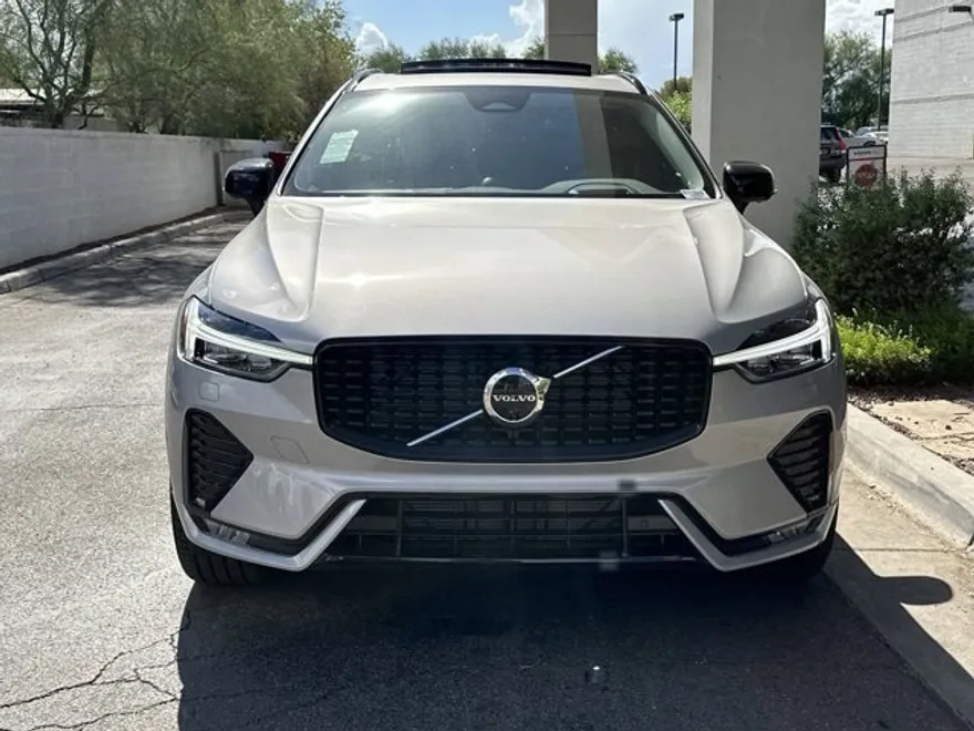 2024 Volvo XC60 Ultimate photo 2