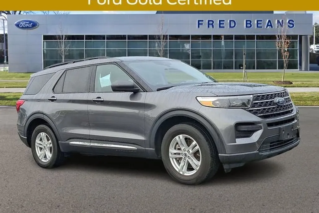 2022 Ford Explorer XLT photo 1