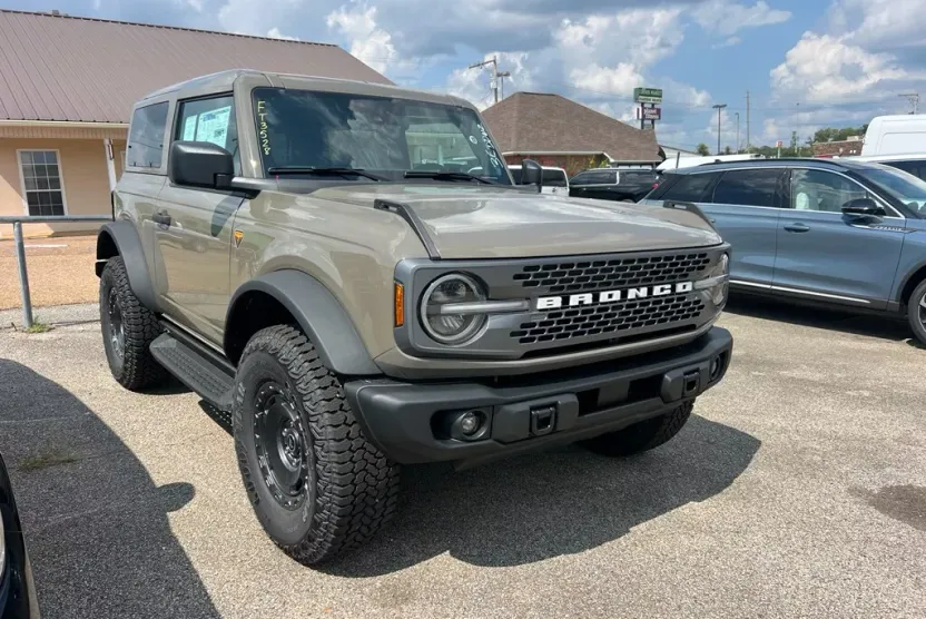 2025 Ford Bronco Badlands photo 1