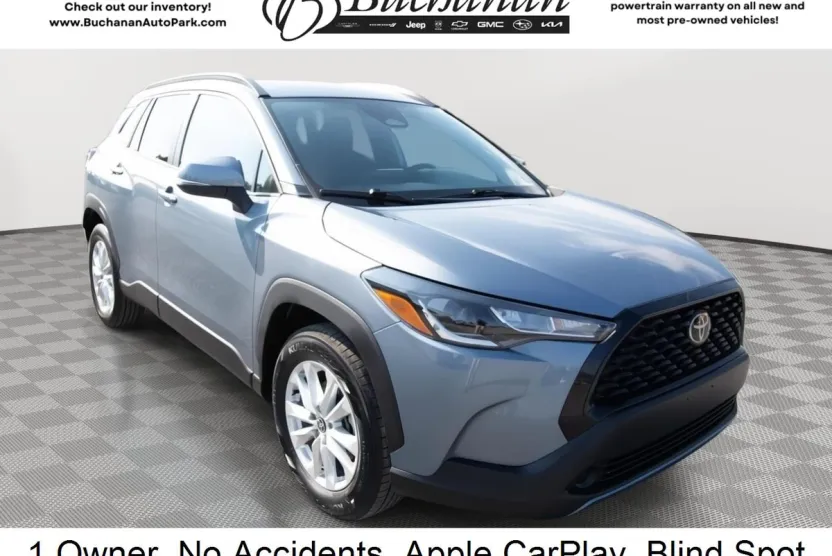 2024 Toyota Corolla Cross LE photo 1