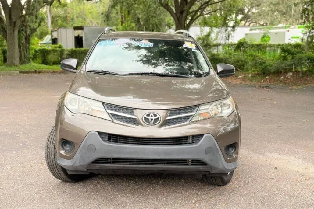 2014 Toyota RAV4 LE photo 1