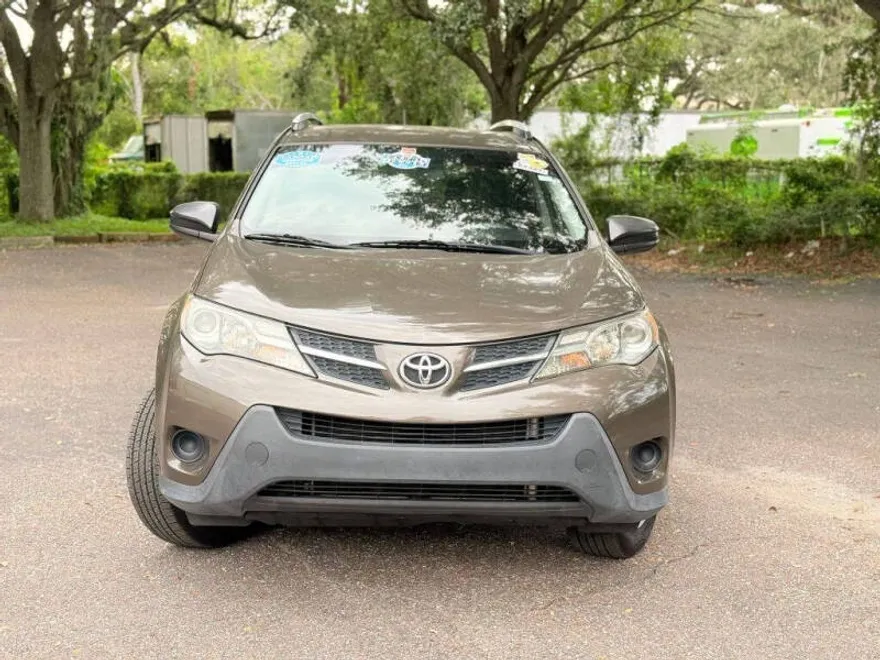 2014 Toyota RAV4 LE photo 1